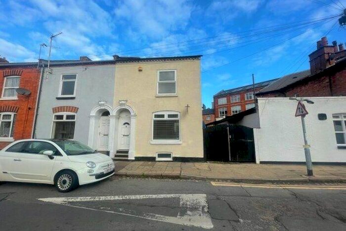 2 Bedroom Property To Rent In Talbot Road, Northampton, NN1