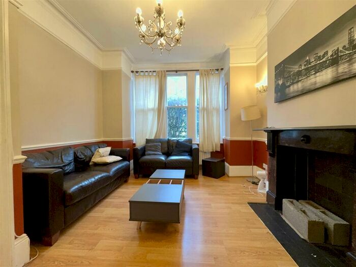 2 Bedroom Apartment To Rent In Latchmere Road, London, SW11