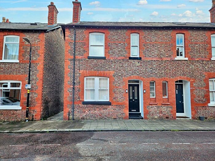 2 Bedroom End Terrace House For Sale In York Street, Altrincham, WA15