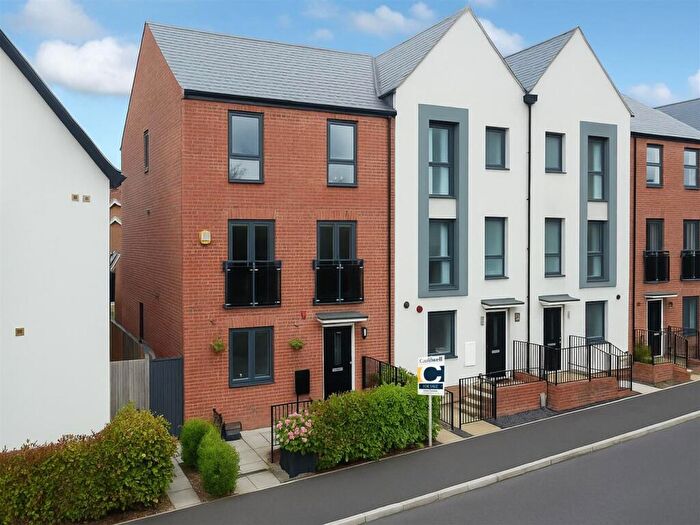 4 Bedroom End Of Terrace House For Sale In Randall Avenue, Whitehouse, Milton Keynes, MK8