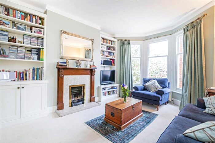 3 Bedroom Flat To Rent In Haverhill Road, London, SW12