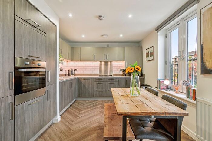 2 Bedroom Flat For Sale In Oatlands Square, Glasgow, G5