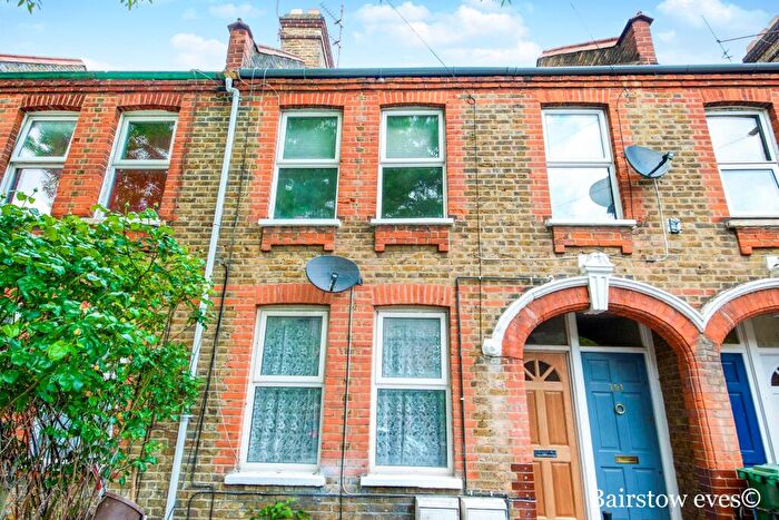 3 Bedroom Flat To Rent In Brettenham Road, Walthamstow, E17