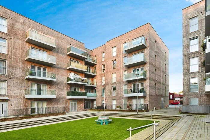 2 Bedroom Flat To Rent In Regina Road, CM1