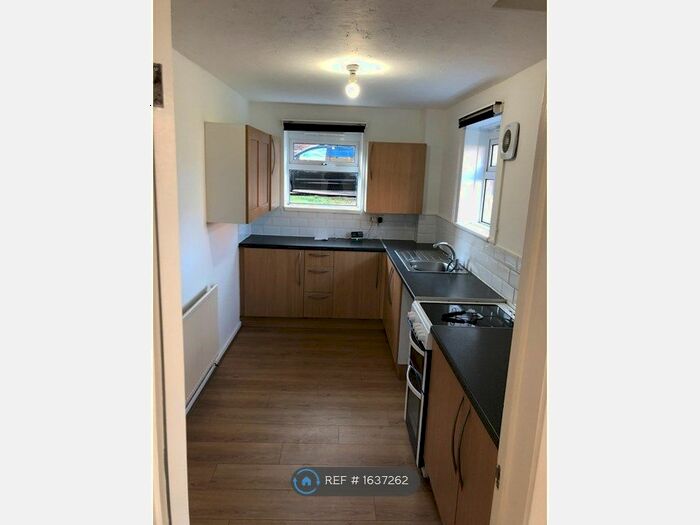 2 Bedroom Flat To Rent In Hazel Close, Salisbury, SP2