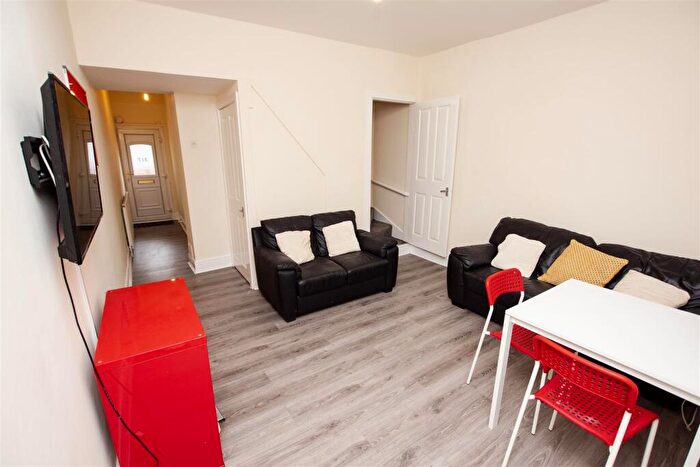 4 Bedroom House To Rent In Tiverton Road, Birmingham, West Midlands, B29
