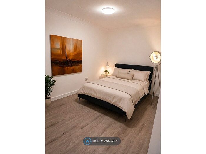 6 Bedroom Semi-Detached House To Rent In Dunster Crescent, Hornchurch, RM11