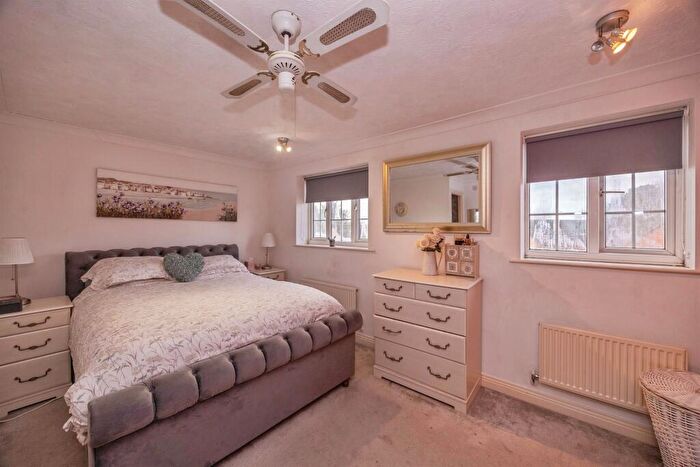 5 Bedroom Town House For Sale In Buckby Lane, Portsmouth, PO3