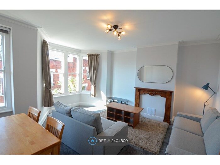 3 Bedroom Flat To Rent In Alfred Hill, Bristol, BS2