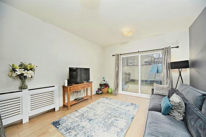 2 Bedroom Flat To Rent In Byton Road, London, SW17