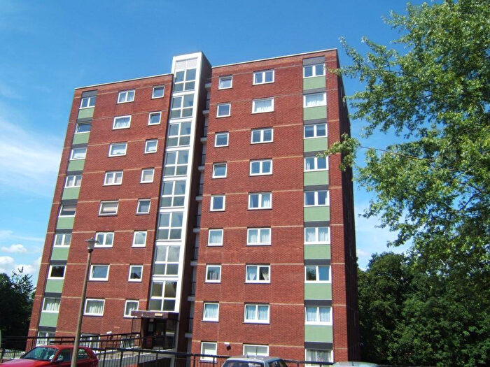 Flat To Rent In Porchester Mead, Kent, BR3