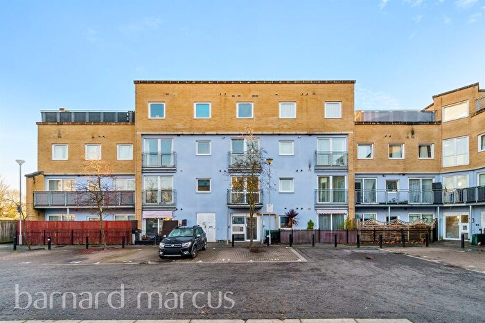 2 Bedroom Flat For Sale In Wooldridge Close, Feltham, TW14