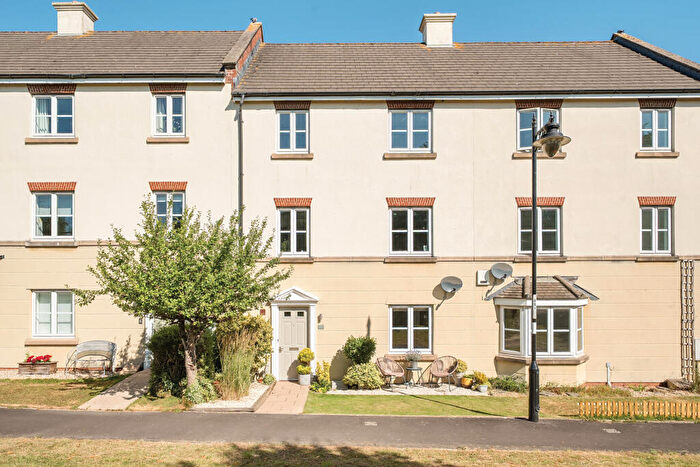 5 Bedroom Terraced House For Sale In Simene Walk, Gillingham - No Onward Chain, SP8