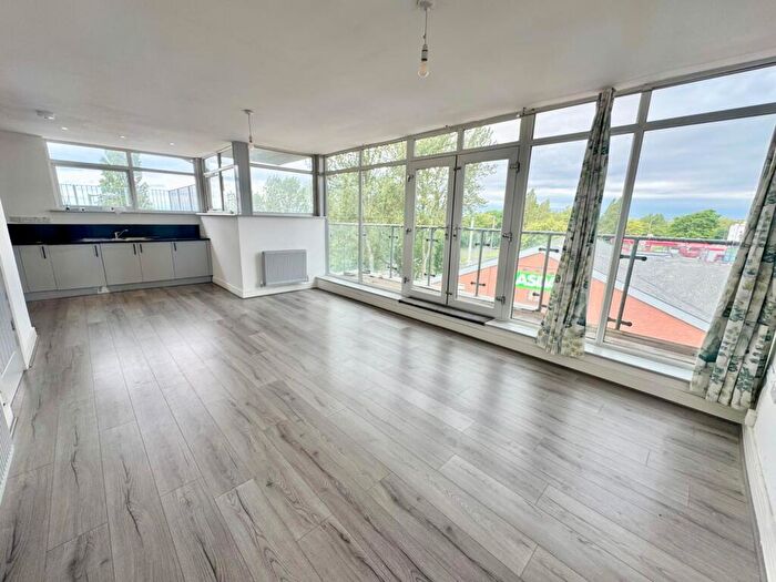 2 Bedroom Flat To Rent In Carlett View, L19