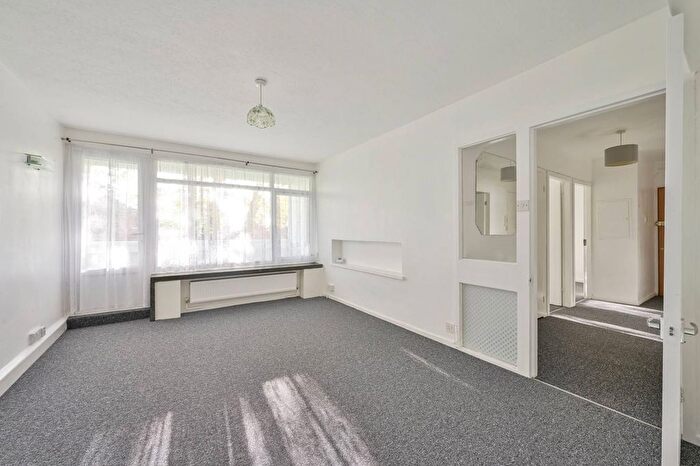 2 Bedroom Flat For Sale In Tangley Grove, Roehampton, London, SW15