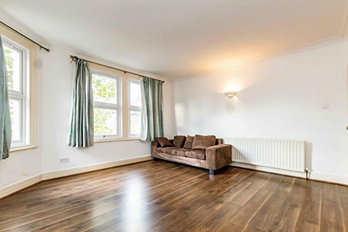 1 Bedroom Flat To Rent In Elthorne Park Road, Hanwell, W7