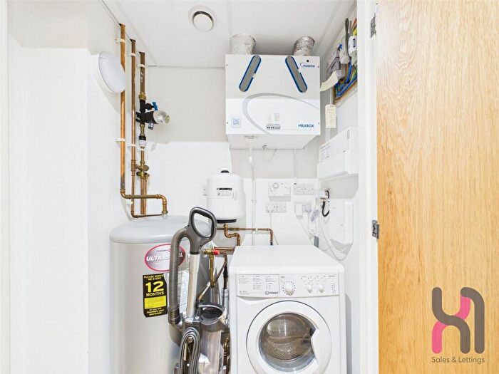 2 Bedroom Flat For Sale In Advent Way, Manchester, M4