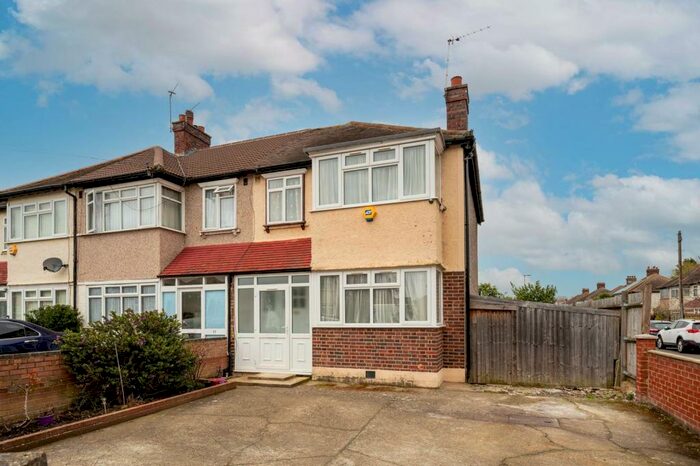 3 Bedroom End Of Terrace House To Rent In Green Lane, New Malden, KT3