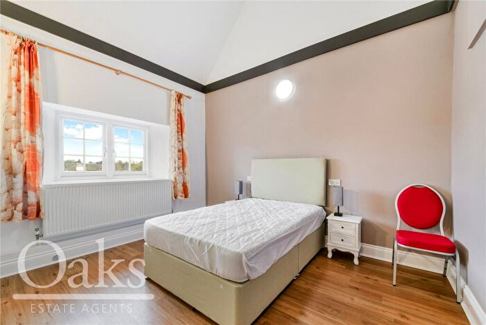 Apartment To Rent In Our Lady's Close, Crystal Palace, SE19