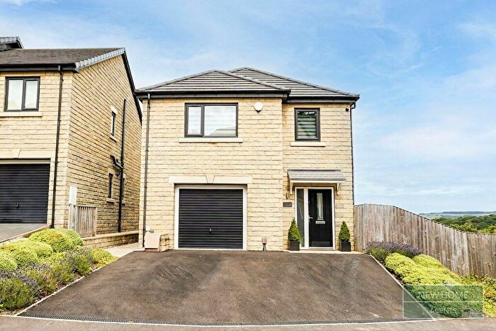 4 Bedroom Detached House For Sale In Rosemeade Court, Huddersfield, HD5
