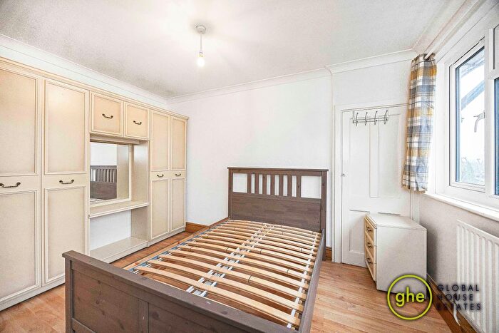 3 Bedroom Flat To Rent In Longfield Estate, Bermondsey, London, SE1