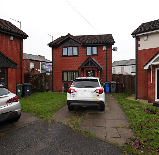 3 Bedroom Detached House For Sale In Castle Close, Droylsden, M43