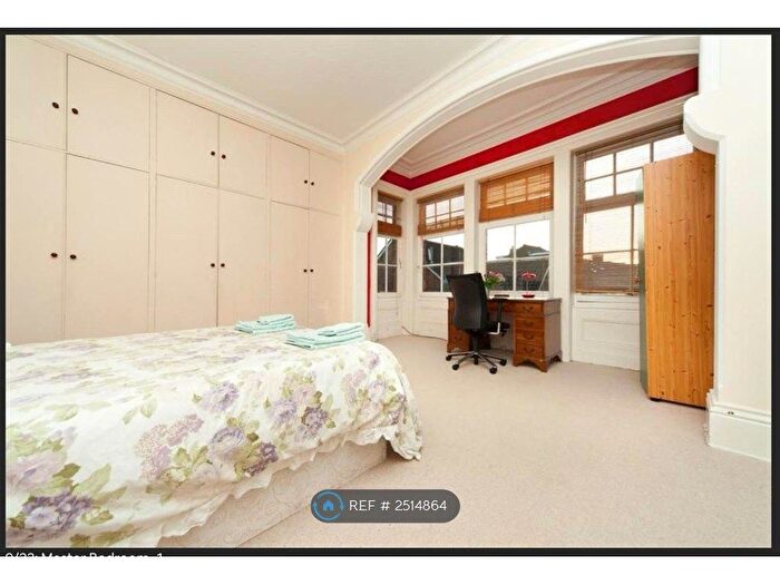 3 Bedroom Flat To Rent In The Towers, London, NW4