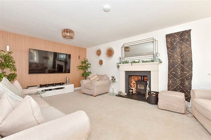 5 Bedroom Detached House For Sale In Seymour Drive, Marden, Marden, Kent, TN12