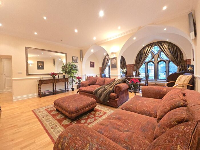 2 Bedroom Flat To Rent In Convent Court, Windsor, SL4