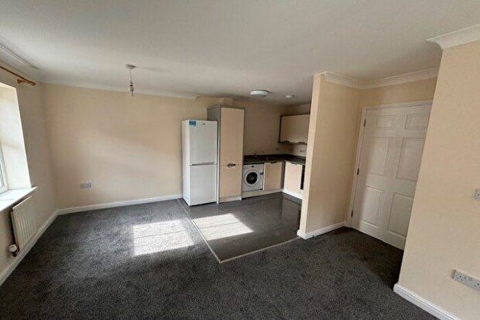 2 Bedroom Flat To Rent In Piper Way, Ilford, IG1