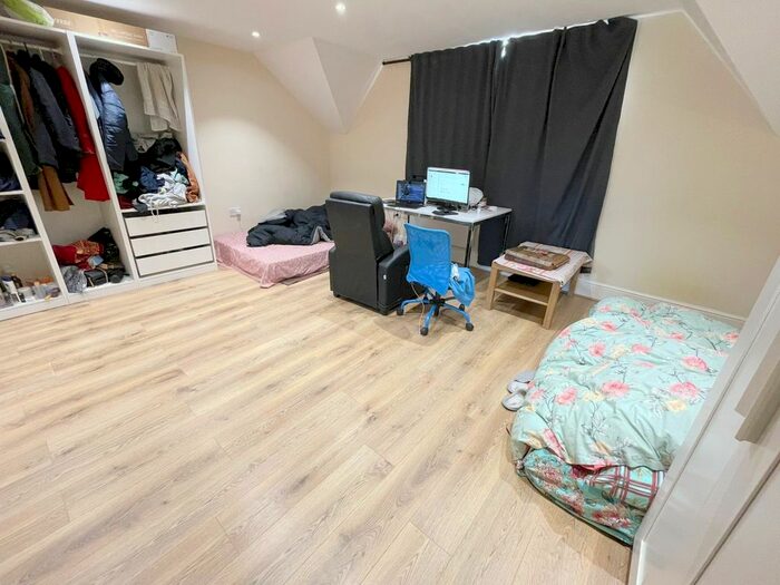 Studio To Rent In High Road Leyton, London, E10