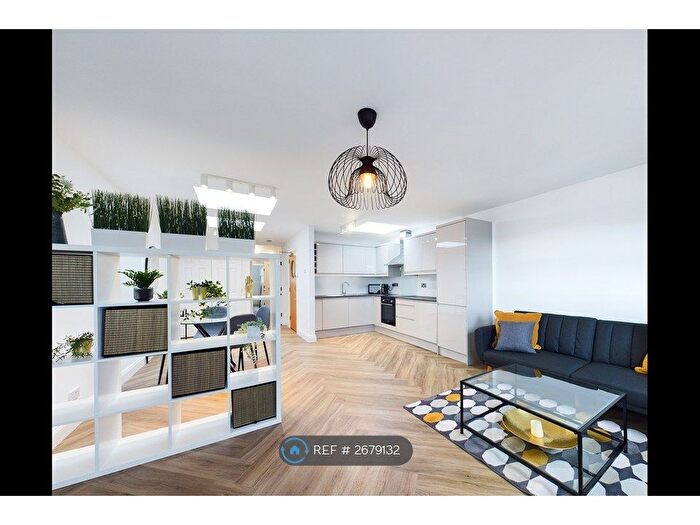 2 Bedroom Flat To Rent In Bethnal Green Road, London, E2