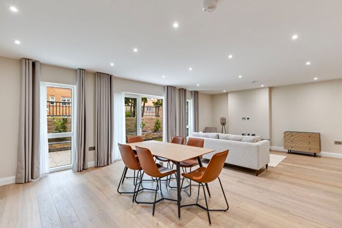 3 Bedroom Flat To Rent In Purley Avenue, Cricklewood, London, NW2