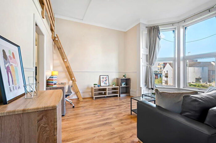 1 Bedroom Flat To Rent In Victoria Terrace, Leeds, LS3