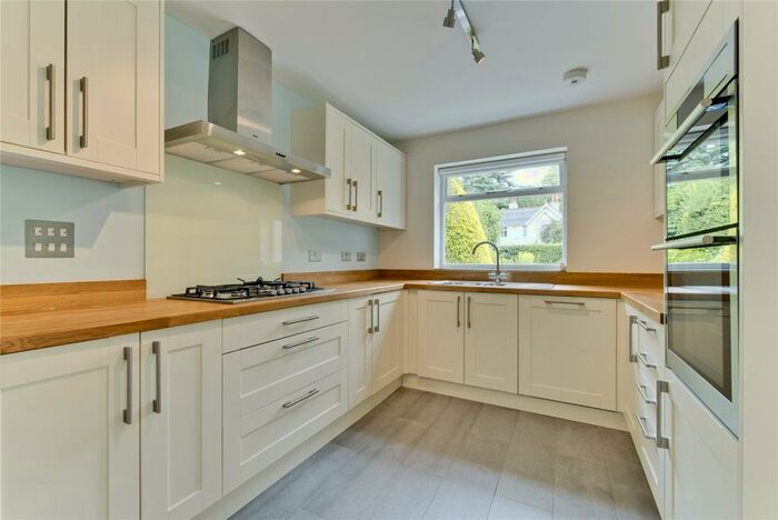 3 Bedroom Detached House To Rent In West End Lane, Esher, Surrey, KT10