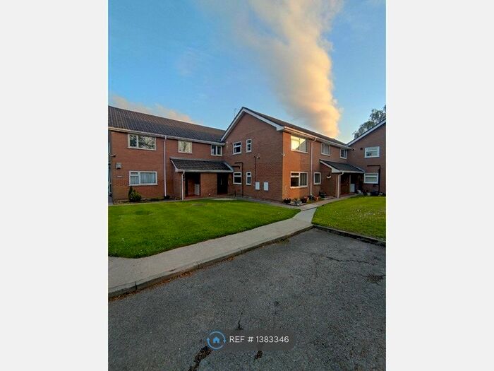 2 Bedroom Flat To Rent In Lisburne Lane, Stockport, SK2