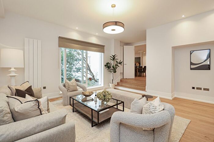 3 Bedroom Flat To Rent In Wild Street, Holborn, Covent Garden, WC2B