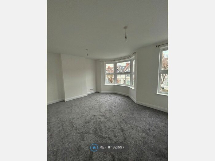 2 Bedroom Flat To Rent In First Floor, Croydon, CR0