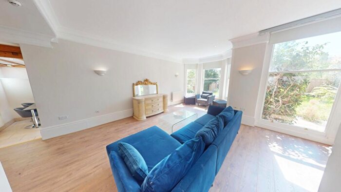 3 Bedroom Flat To Rent In A Western Terrace, The Park, Nottingham, Nottinghamshire, NG7