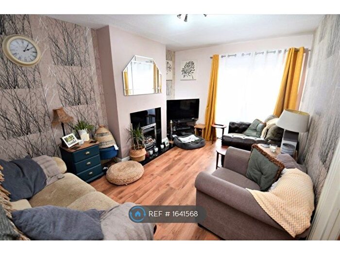 3 Bedroom End Of Terrace House To Rent In Kerrera Drive, Salford, M5