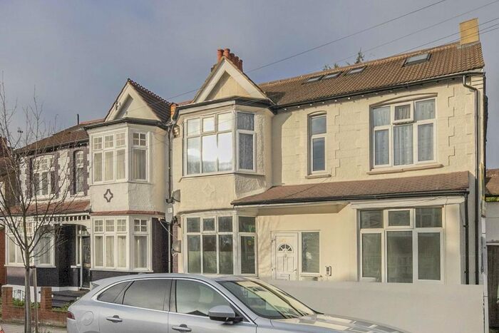 2 Bedroom Flat To Rent In Glencairn Road, London, SW16