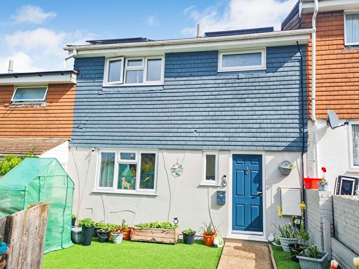 3 Bedroom Terraced House For Sale In Somerset Close, Chatham, ME5