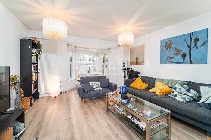 3 Bedroom Flat To Rent In Isledon Road, Holloway, London, N7