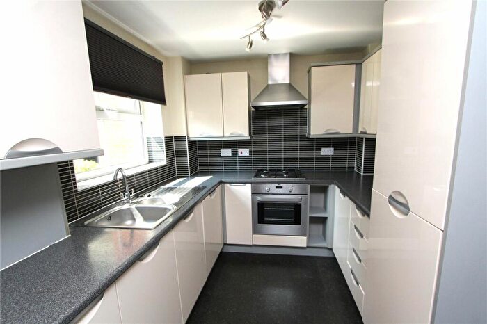 2 Bedroom Apartment To Rent In Coppetts Road, London, N10