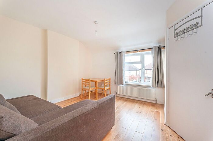 1 Bedroom Maisonette To Rent In Hill Rise, Greenford, UB6