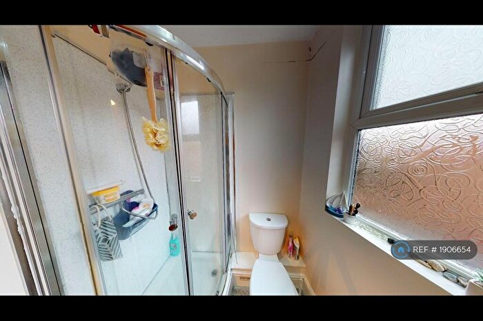 3 Bedroom Flat To Rent In Rustlings Road, Sheffield, S11