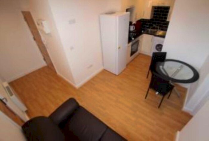 1 Bedroom Flat To Rent In West Street - Flat, RG1