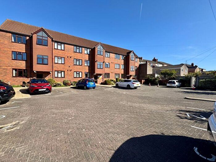 1 Bedroom Flat For Sale In Kingsway Court, Cleethorpes, DN35