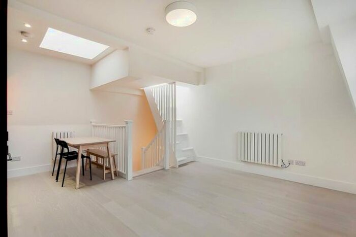 2 Bedroom Flat To Rent In Wilfred Street, Westminster, London, SW1E