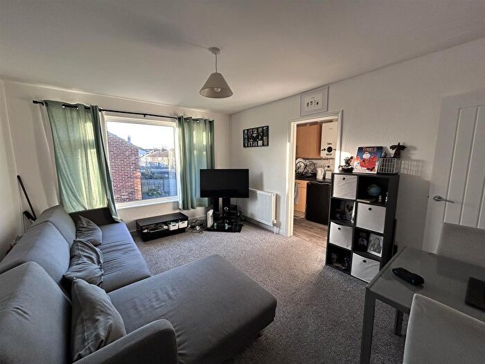 1 Bedroom Flat To Rent In Vicarage Lane, Gravesend, DA12